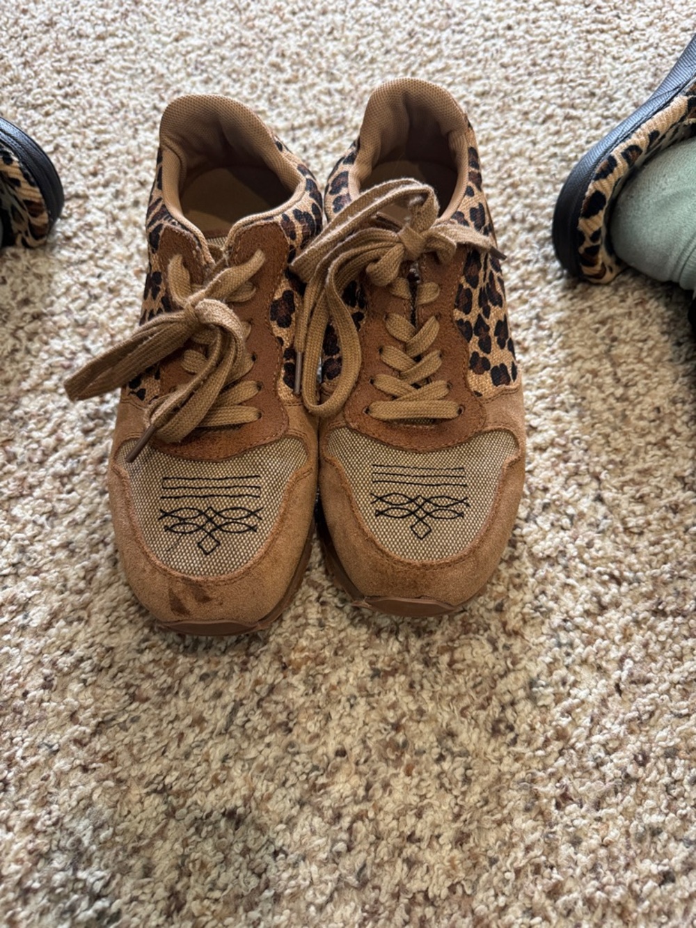 Women’s Roper brand tennis shoes